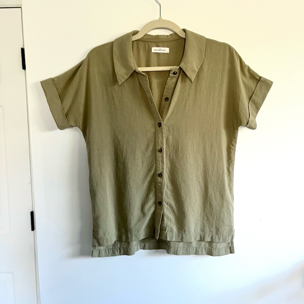 Neuflora Light Olive Green Relaxed Short Sleeve Cotton Button-Up Shirt Small